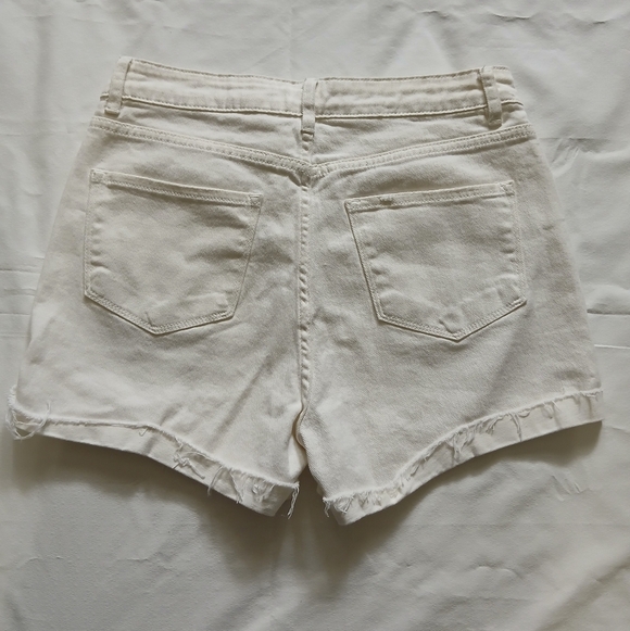 Women's Cream Button-Up Shorts‎ - Picture 3 of 12